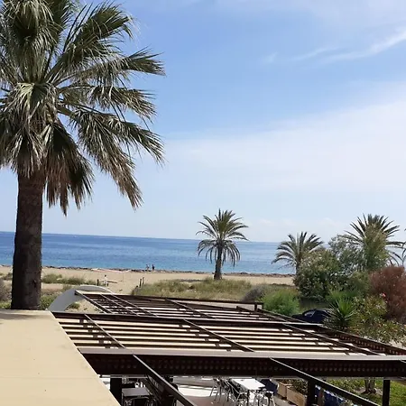 Oasis Konukevi Denia